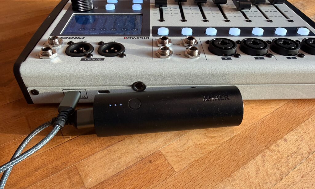 Die Stromversorgung lässt sich auch über eine Powerbank via USB-C realisieren.