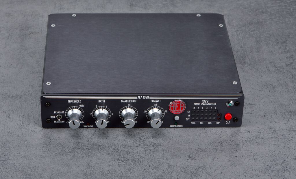 Komplettansicht des kleinen AEA 1029 Kompressors von schräg oben rechts