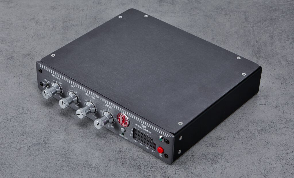  
Komplettansicht des kleinen AEA 1029 Kompressors von schräg oben rechts