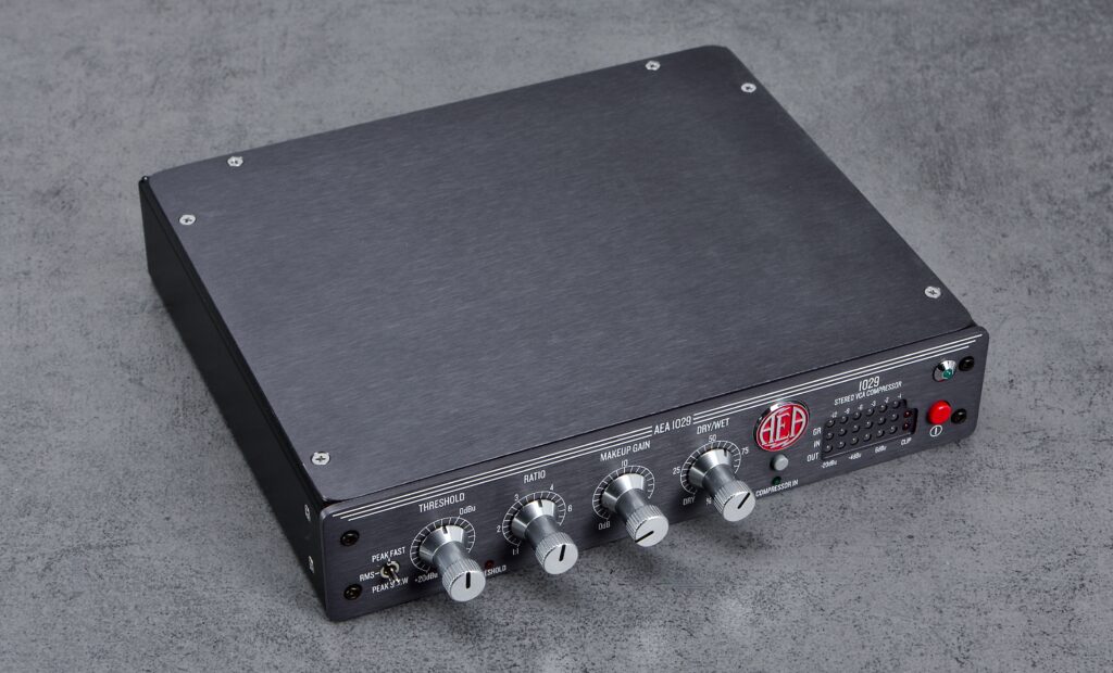 Komplettansicht des kleinen AEA 1029 Kompressors von schräg oben links

