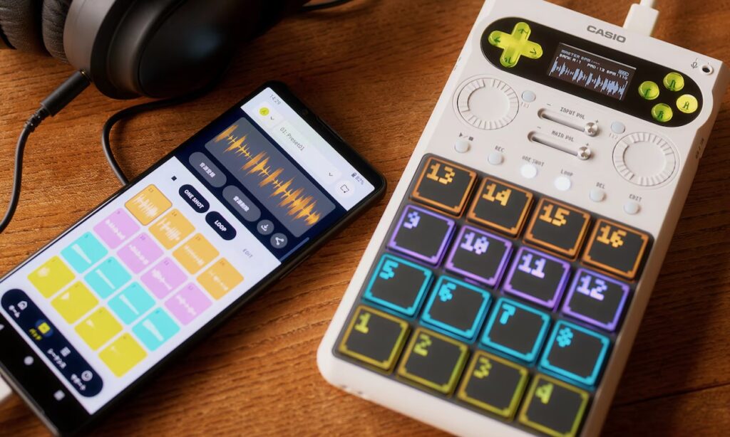 SXC-1 & App (Bildquelle: Casio)