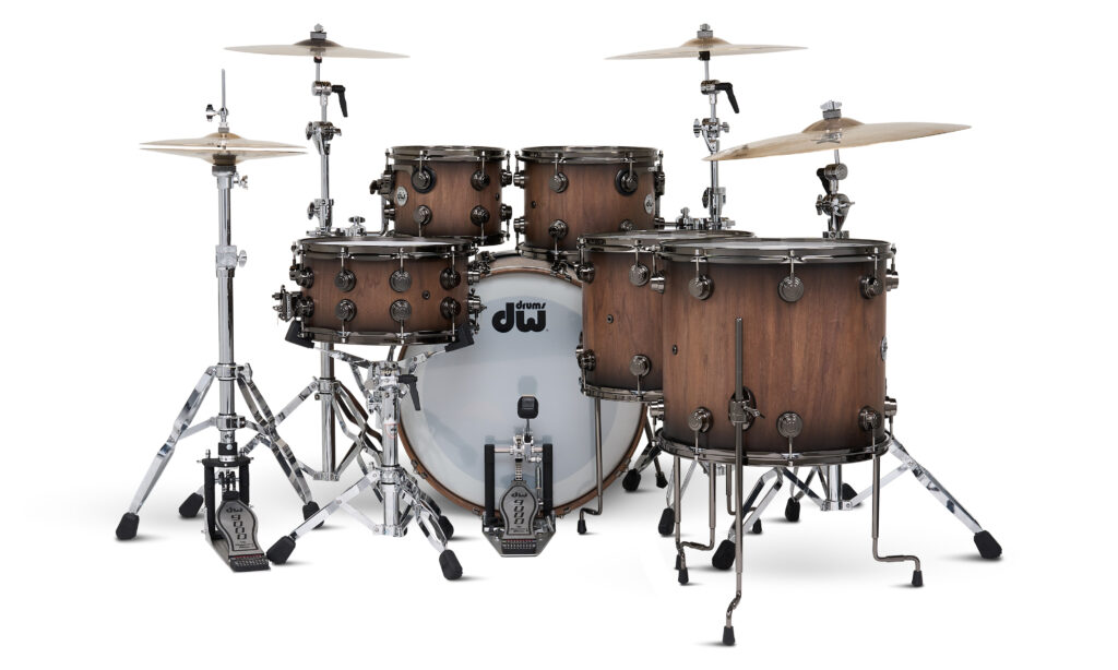 DW Drumkit aus der Collectors Serie mit Kesseln aus Walnussholz
