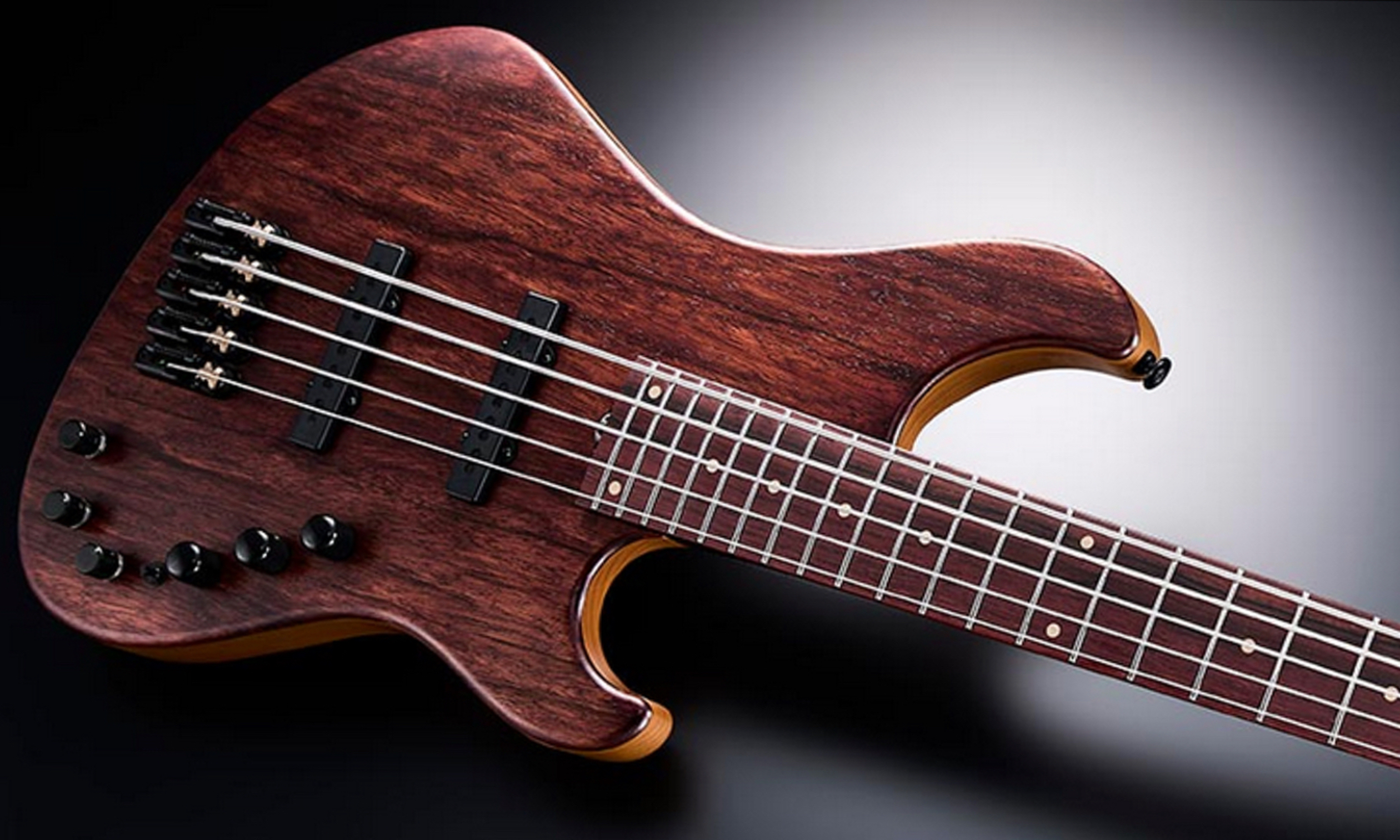 NAMM 2026: Edel, edel, edel - Ibanez goes Boutique mit dem IV2MDM Artikelbild