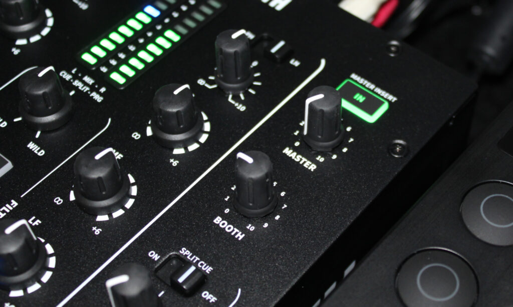 Master-FX-Insert für externe Effektgeräte