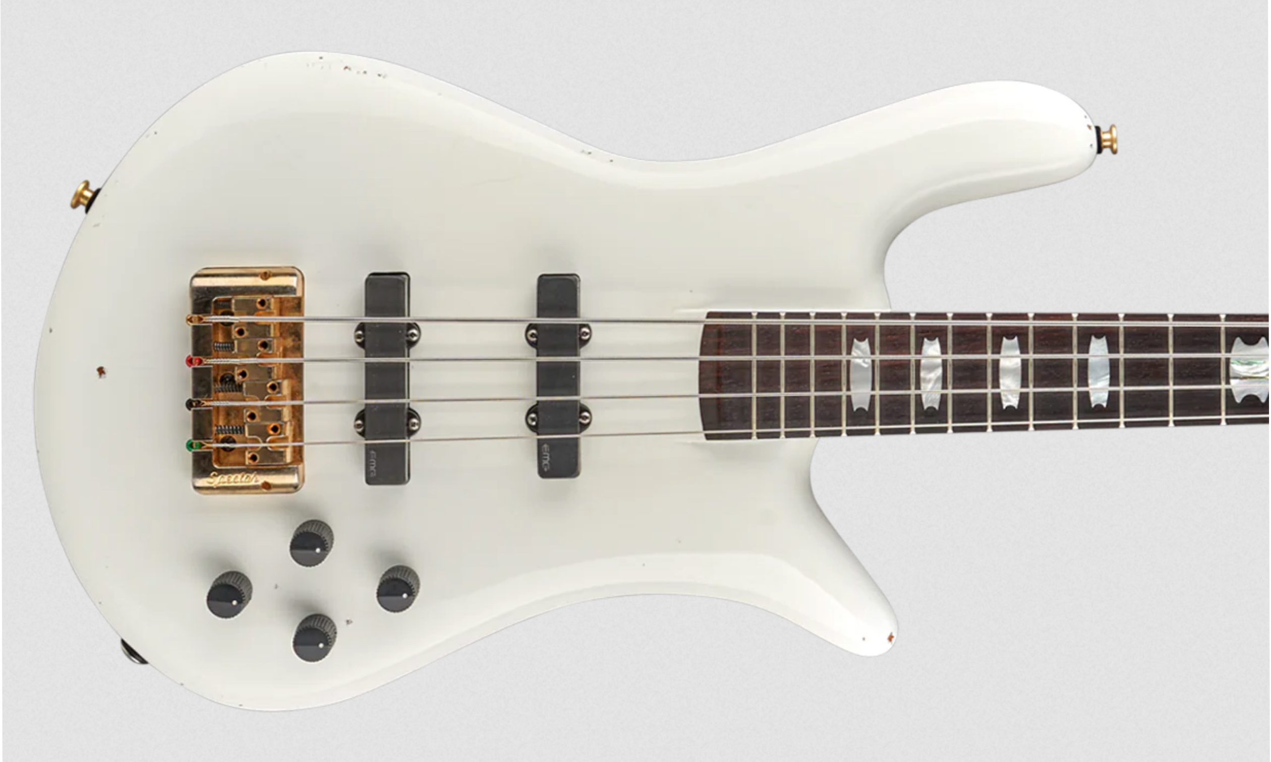 NAMM 2026: Spector Euro 4 Doug Wimbish Aged White – authentische Vintage-Vibes! Artikelbild