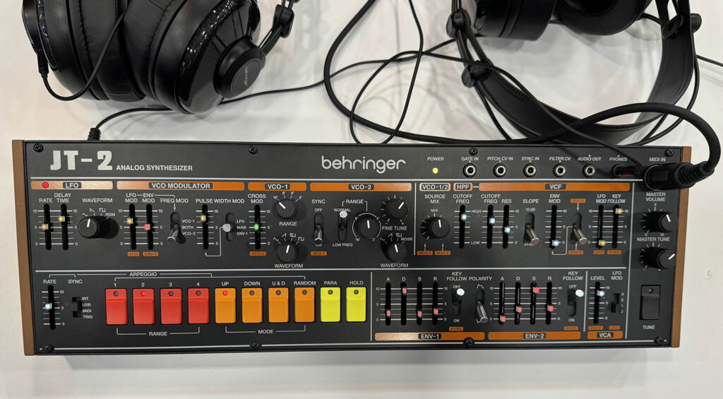 Behringer JT-2 auf der NAMM 2026  (Bildquelle: Remise 3) 