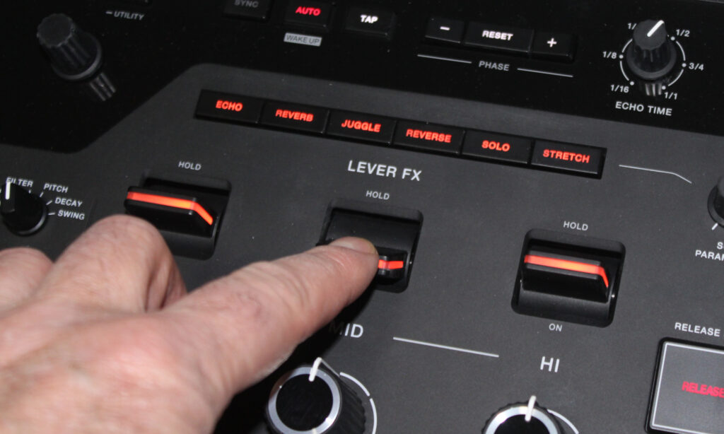 Lever FX beim AlphaTheta RMX-IGNITE 