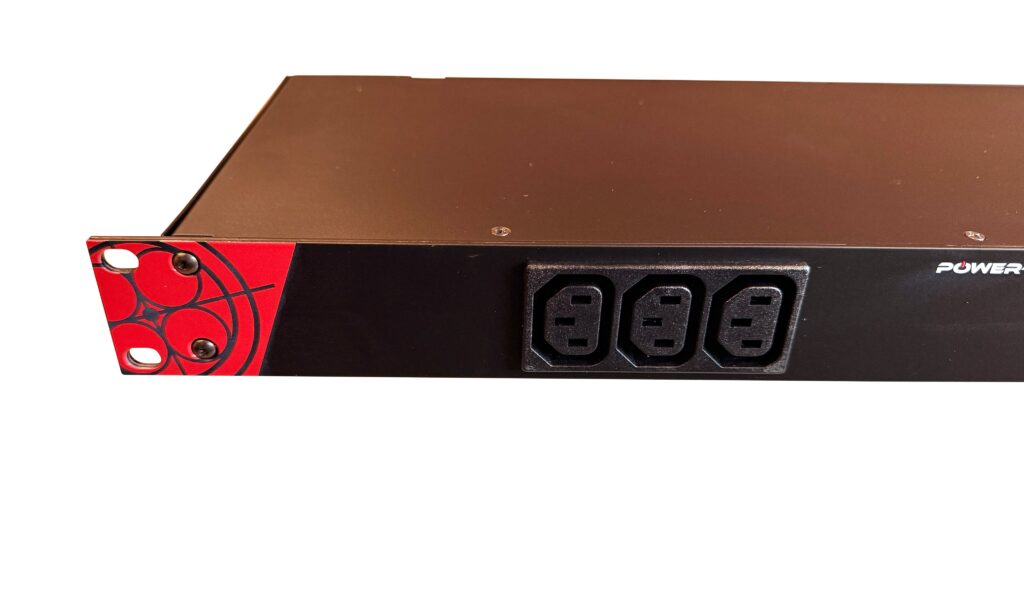 Auch auf der Vorderseite des Radial Engineering Power-1 befinden sich Ausgänge