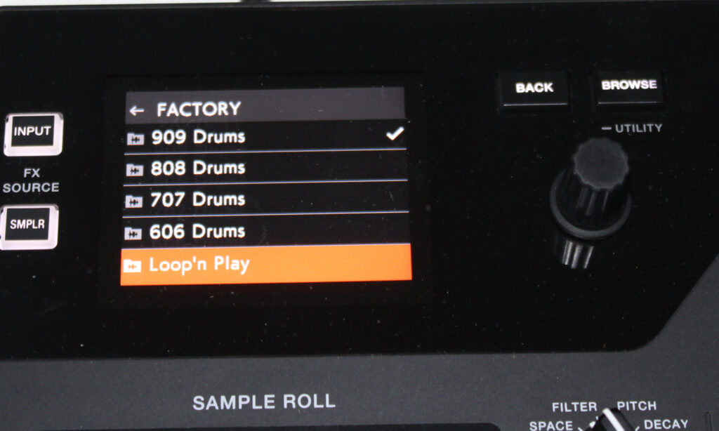 Das AlphaTheta RNX-IGNITE hat ein 3-Zoll-Display 
