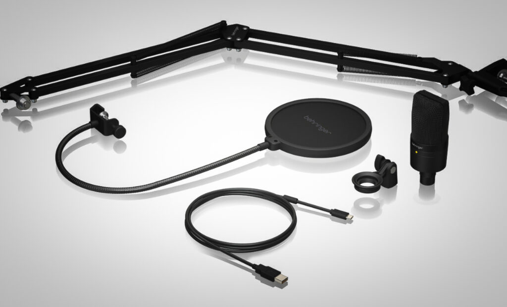 Inhalt PODCAST BUNDLE von Behringer: Schwarzes Mikro, Schwanenhals mit Popschutz, Klemme, Tisch-Stativ