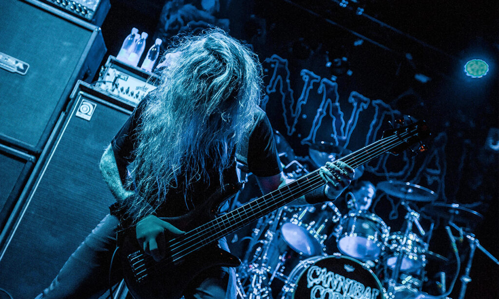 Metal-Bass spielen lernen Tom Araya