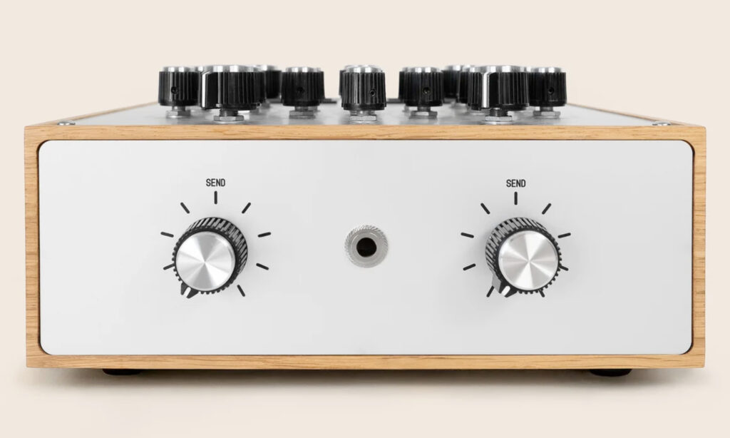 Die beiden Effekt-Sends des resør 2525 MFX sind auf der Frontplatte positioniert.
