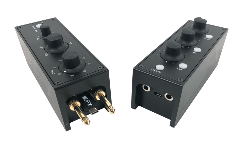 Stecken und klicken: Die FX werden mit den mitgelieferten Steckern nahtlos zusammengefügt 