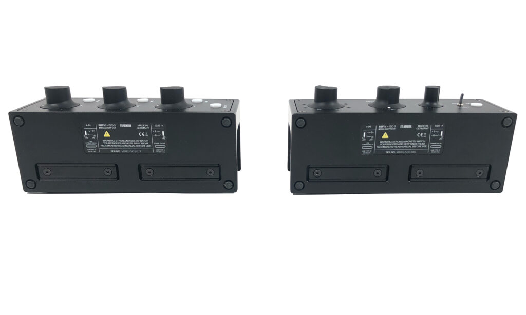 Menura Audio MDFX von der Seite, mit Magneten