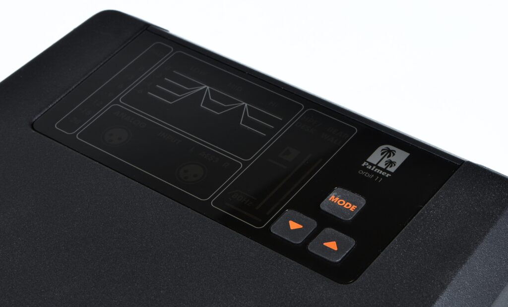 Detailansicht des Bedienfeldes mit Display der Palmer Orbit 11