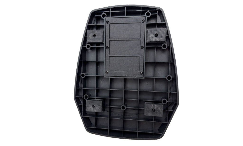 Auf der Unterseite sorgen Standfüße aus Gummi für einen festen Stand