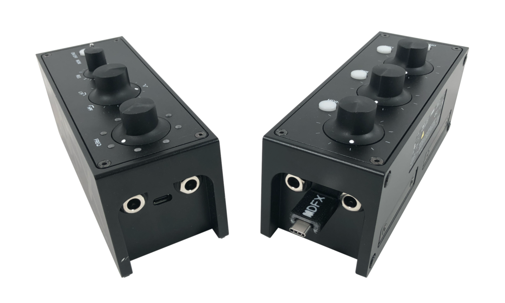 Menura Audio MDFX, mit gestecktem USB-C-Adapter