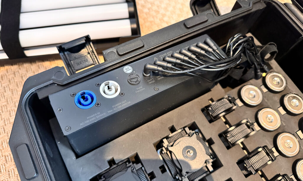  Geladen wird das System im Set über eine Basisstation