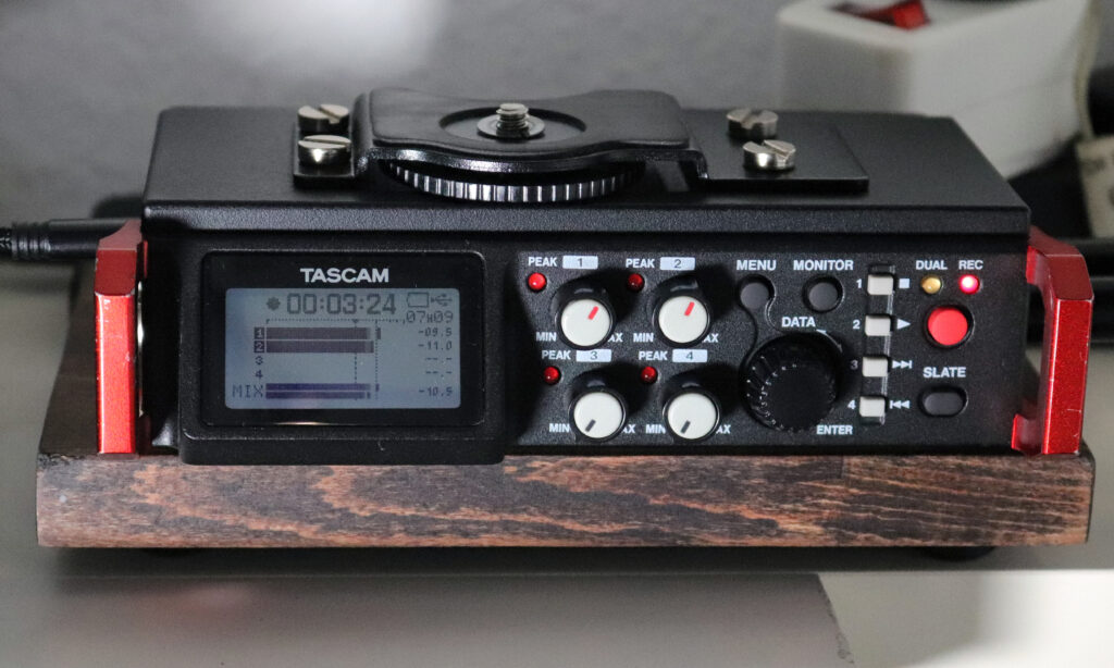 Für das Recording zeigt sich ein DR701D von Tascam verantwortlich