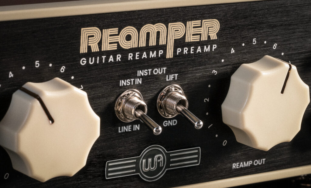 Nahansicht vom Front-Panel des Warm Audio Reampers WA-RA mit Firmen-Logo und Gerätebezeichnung