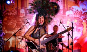 Deborah Newcombe: Bassspielen als Beruf - jetzt! Artikelbild