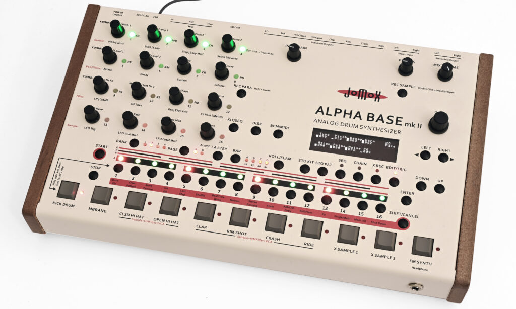 Jomox Alpha Base MKII Test (Draufsicht, schräg)