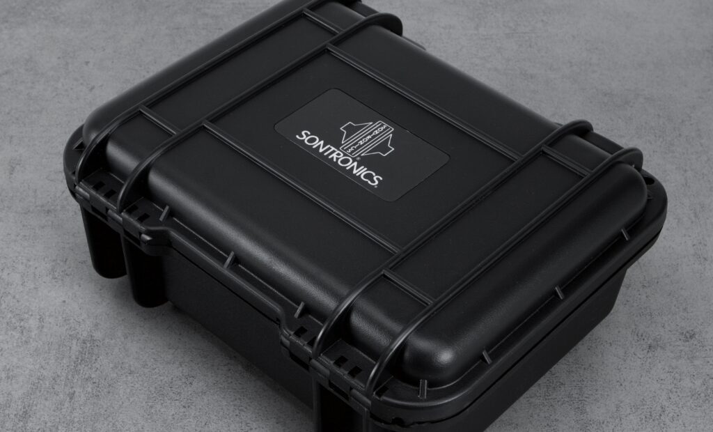 Koffer des Zeta-Mikrofons mit Sontronics-Logo