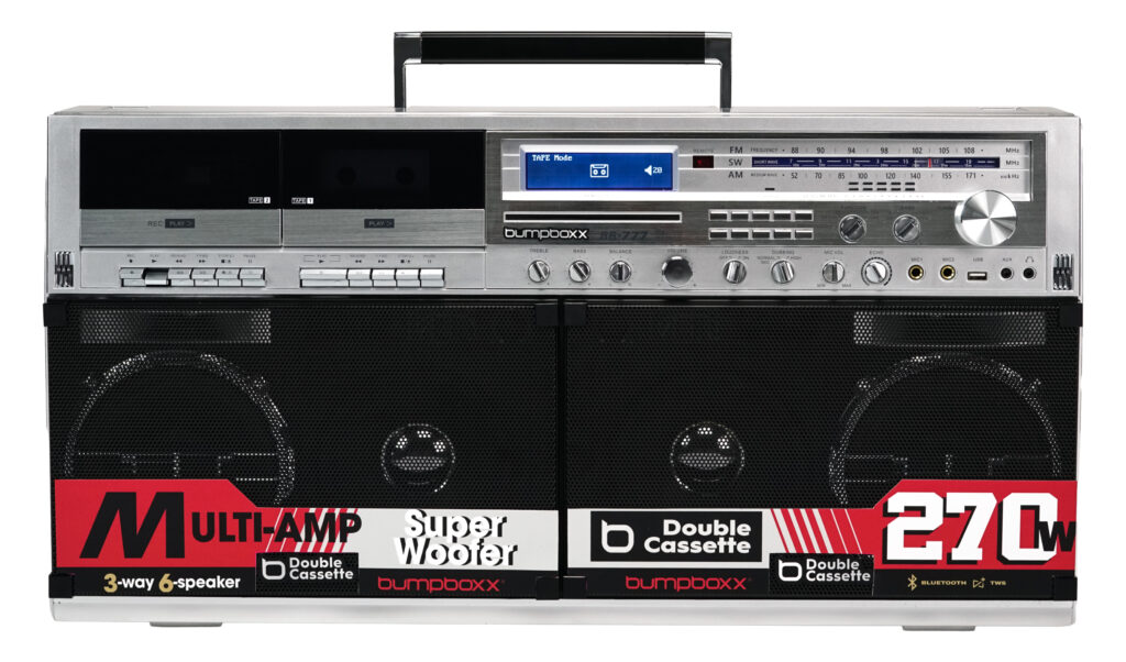 Die Bumpboxx BB-777 ist eine moderne Interpretation des Sharp GF-777 Ghettoblasters von 1981. 