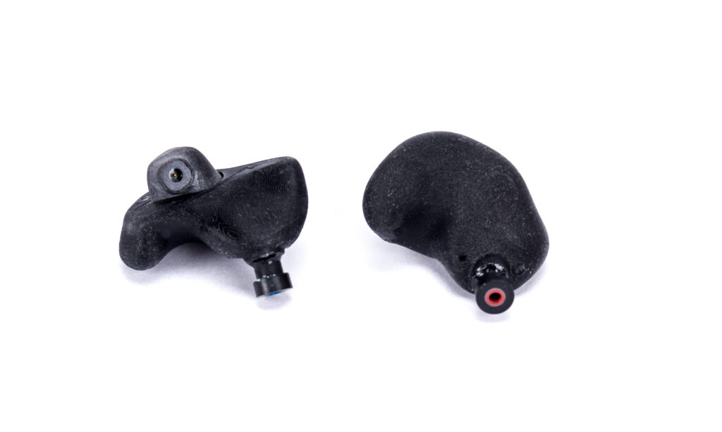 Die Universal-Otoplastiken der InEar StageClick SC-2 Multi werden wahlweise auf die Ohrhörer, …