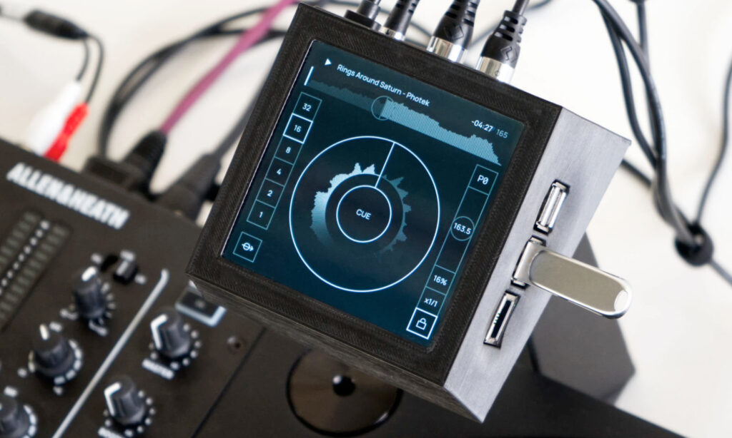 Der Touchscreen zeigt die Wellenform digitaler Files im kreisrunden Vinylformat an. (Bild: NAP Works)