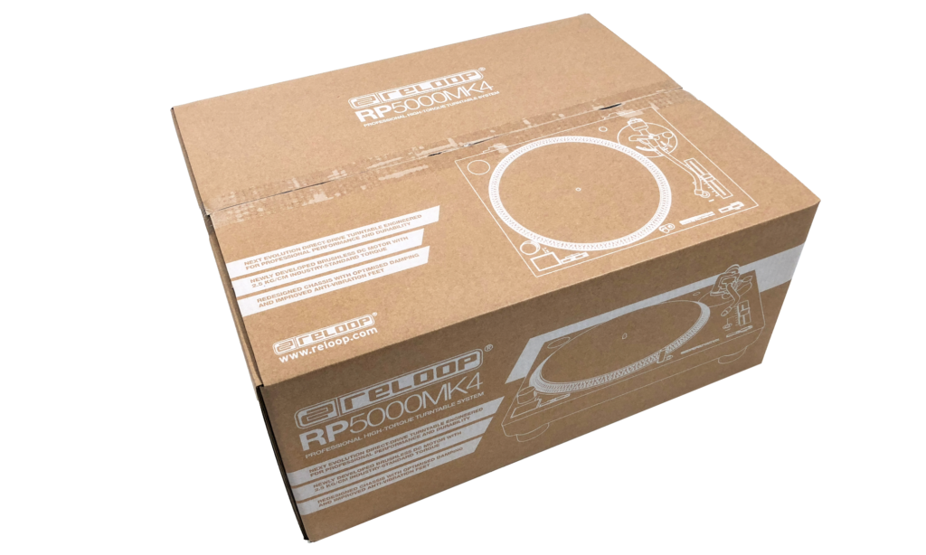 Der Reloop RP-5000 MK4 kommt im Karton 