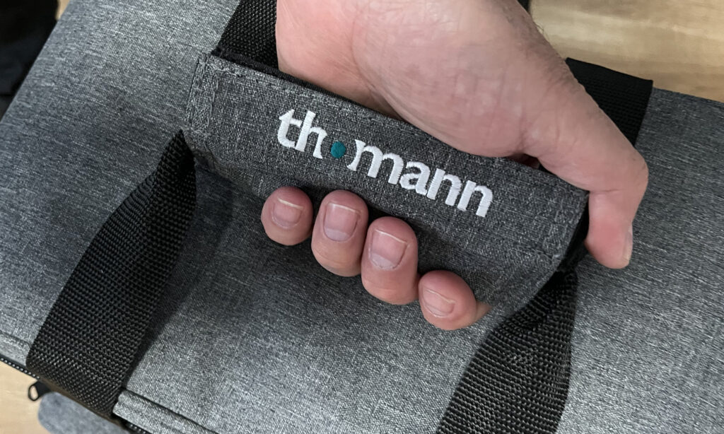 Nützlicher Tragegriff: Stabil und gut zu fassen 