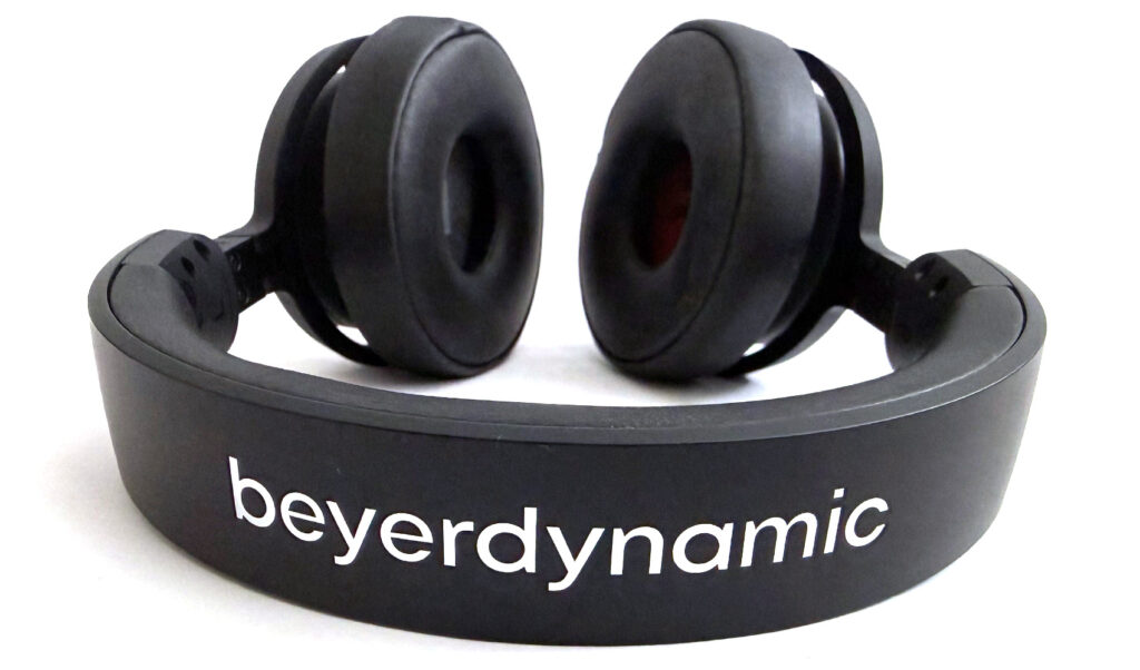 Auf der Außenseite ist das beyerdynamic-Logo präsent