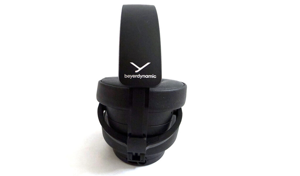 Ebenso am Ende des Bügels des beyerdynamic DJ 300 Pro X 