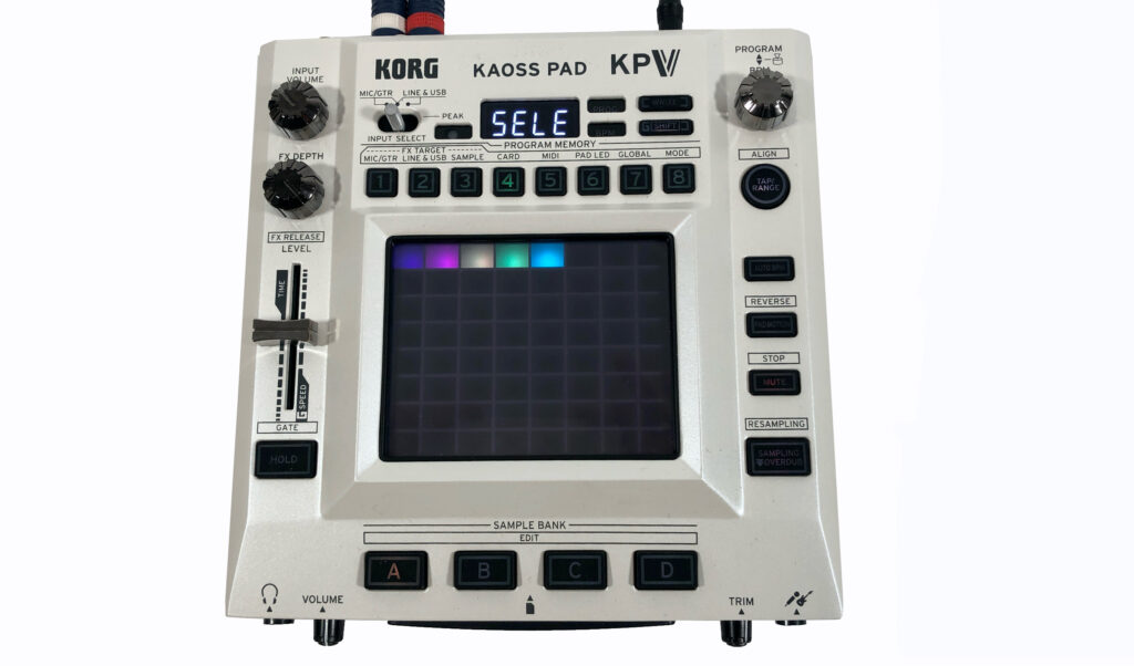 Das Korg Kaoss Pad V zeigt Samples auf der Karte als kleine Blöcke auf dem Touchpad an. Man kann sie vorhören  