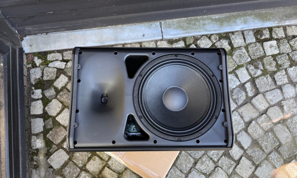 Das Hochtonhorn ist in die Schallwand eingelassen