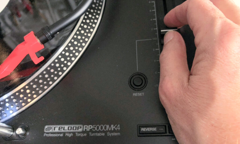 Die Schalter für Reverse und den Pitch-Bereich können beim Pitchen leicht unabsichtlich berührt werden 