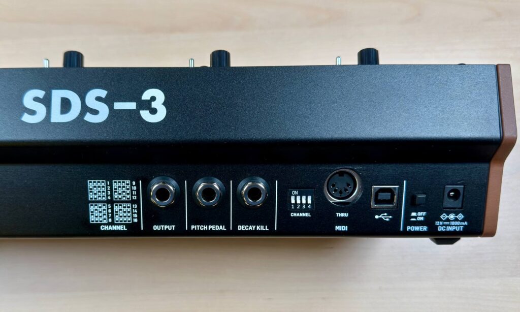 Behringer BDS-3: Rückseite.
