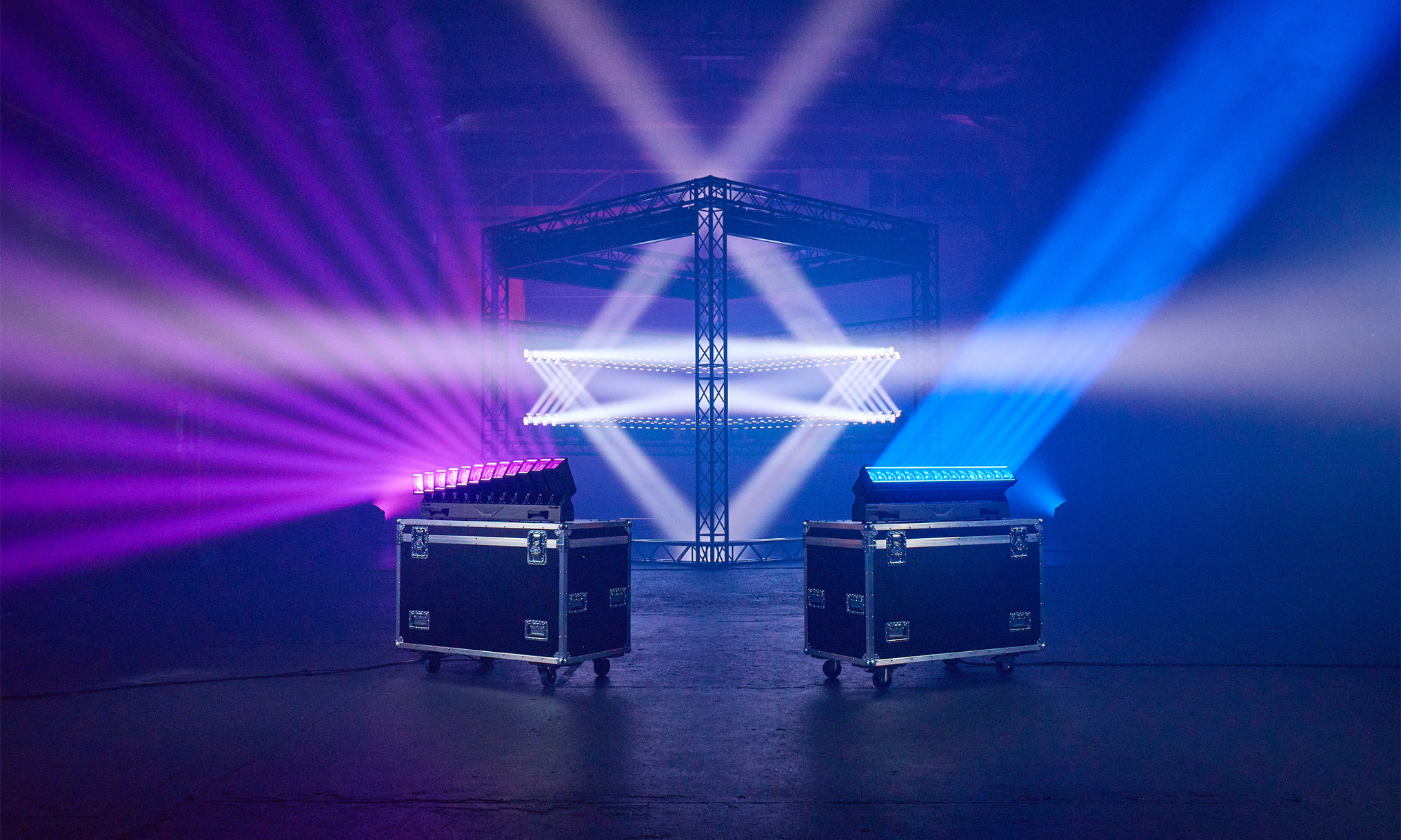 Cameo OTOS LC12 und L16 sind neue IP65 Moving Bars für den Event- und Touring-Bereich Artikelbild