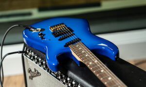 Charvel Jake E. Lee Pro-Mod Signature Blue Burst – Bark at the Moon Artikelbild