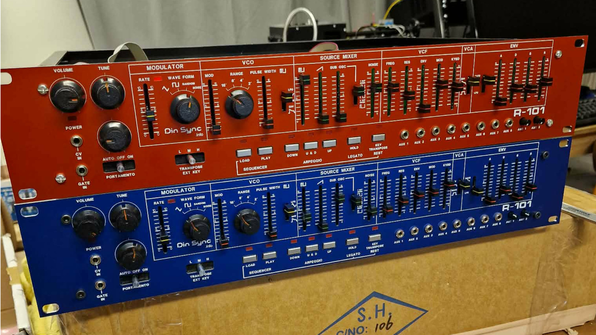 Superbooth 26: Din Sync R-101: Nachbau der Roland SH-101 Artikelbild