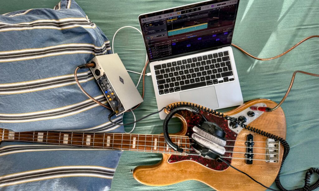 E-Bass, Audio Interface, Laptop