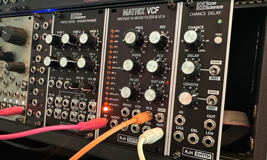 AJH Synths: Module im Case