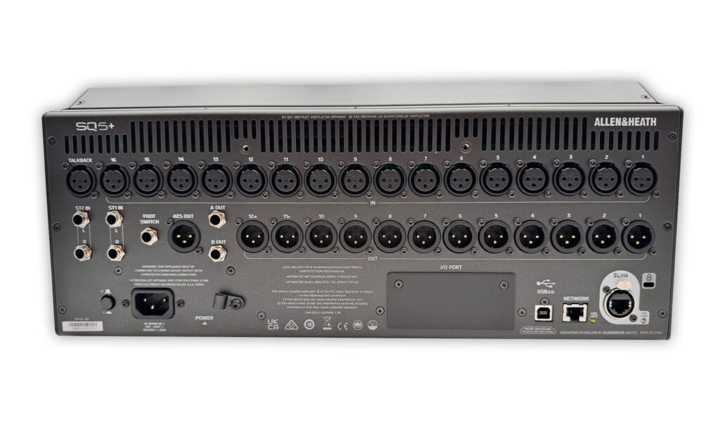Hinten sind fast alle Anschlüsse des Allen & Heath SQ5+ zu finden