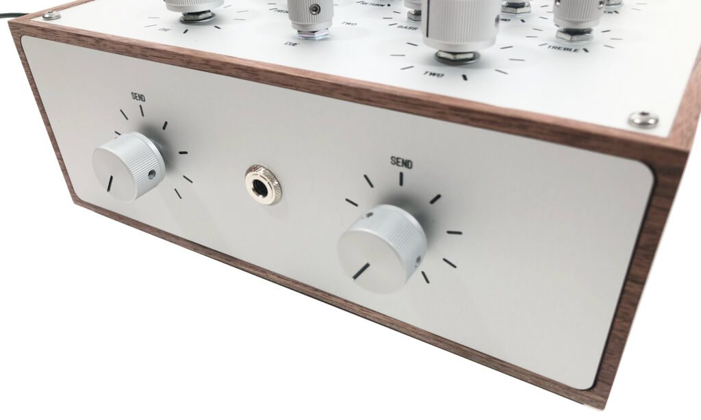 Die Effektsendregler des resør electronics 2525 MFX auf der Frontseite sind sehr gut bedienbar