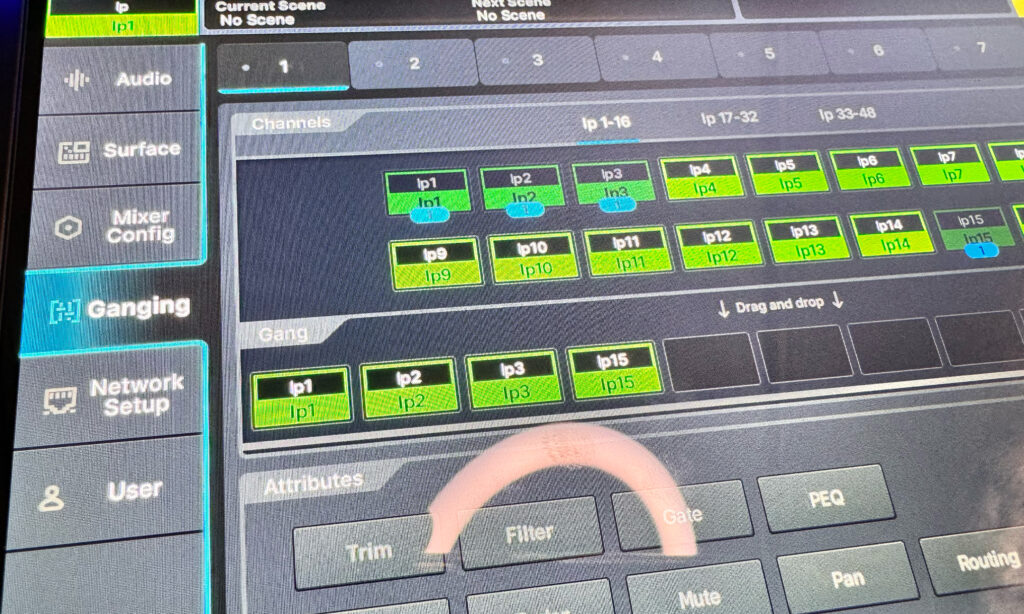 Channels am Allen & Heath SQ5+ lassen sich in Gruppen zusammenführen