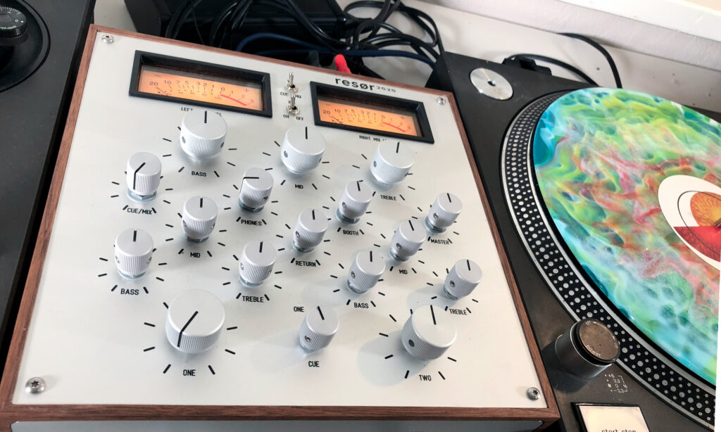 resør electronics 2525 MFX und farbige Schallplatte
