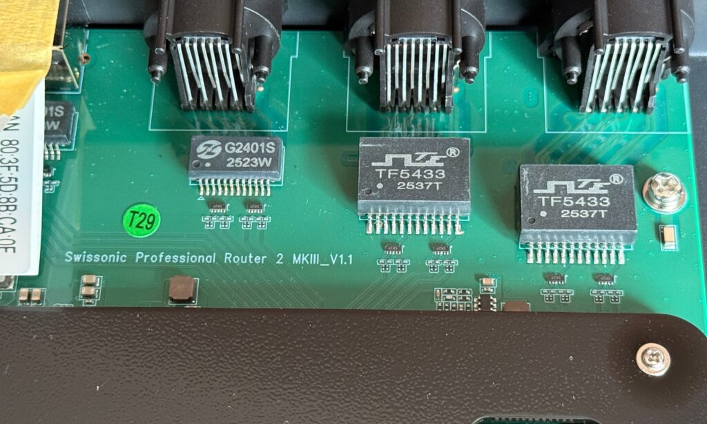 Die Platine zeigt, dass der Kandidat kein umgelabeltes OEM-Produkt ist