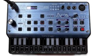 Behringer CZ-1 Mini Test Artikelbild