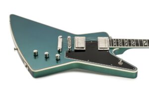 Test: Epiphone Futura Explorer Custom – Moderne Explorer mit spektakulärem Chromashift-Finish Artikelbild
